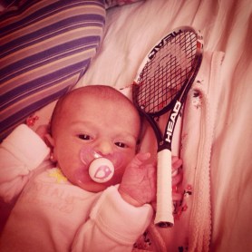 Alfonsina Cuevas y raqueta